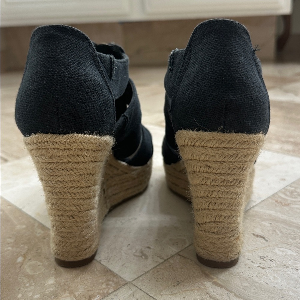 Merona Women’s Wedge Black Sandals With Jute Heels & Zip Front - Picture 3 of 8